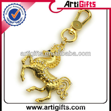Porte-clés en métal plaqué or avec strass